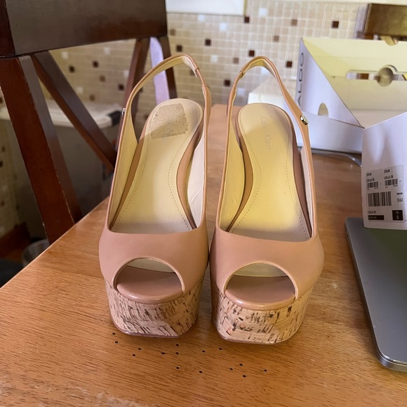 Light pink 5 inch cork heels. - Picture 3 of 4
